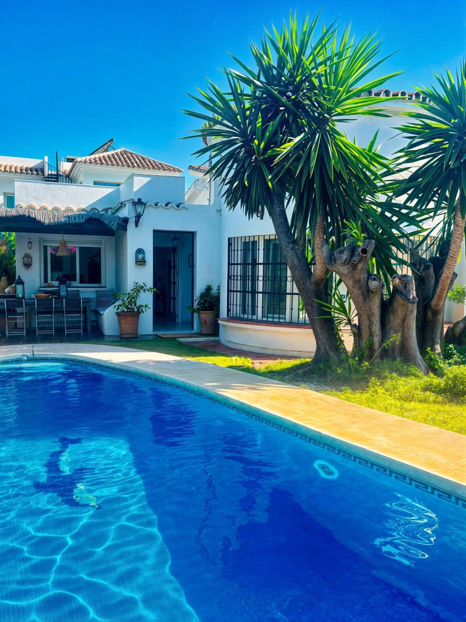 Villa Alfredo - Private Pool Next To The Beach Estepona Exteriör bild